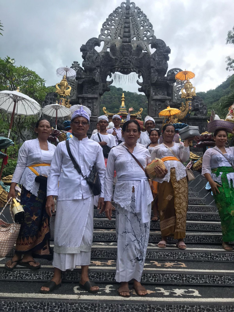 TIRTA YATRA LANSIA LINGGAR SARI BANJAR BADUNG TENGAH DESA AYUNAN